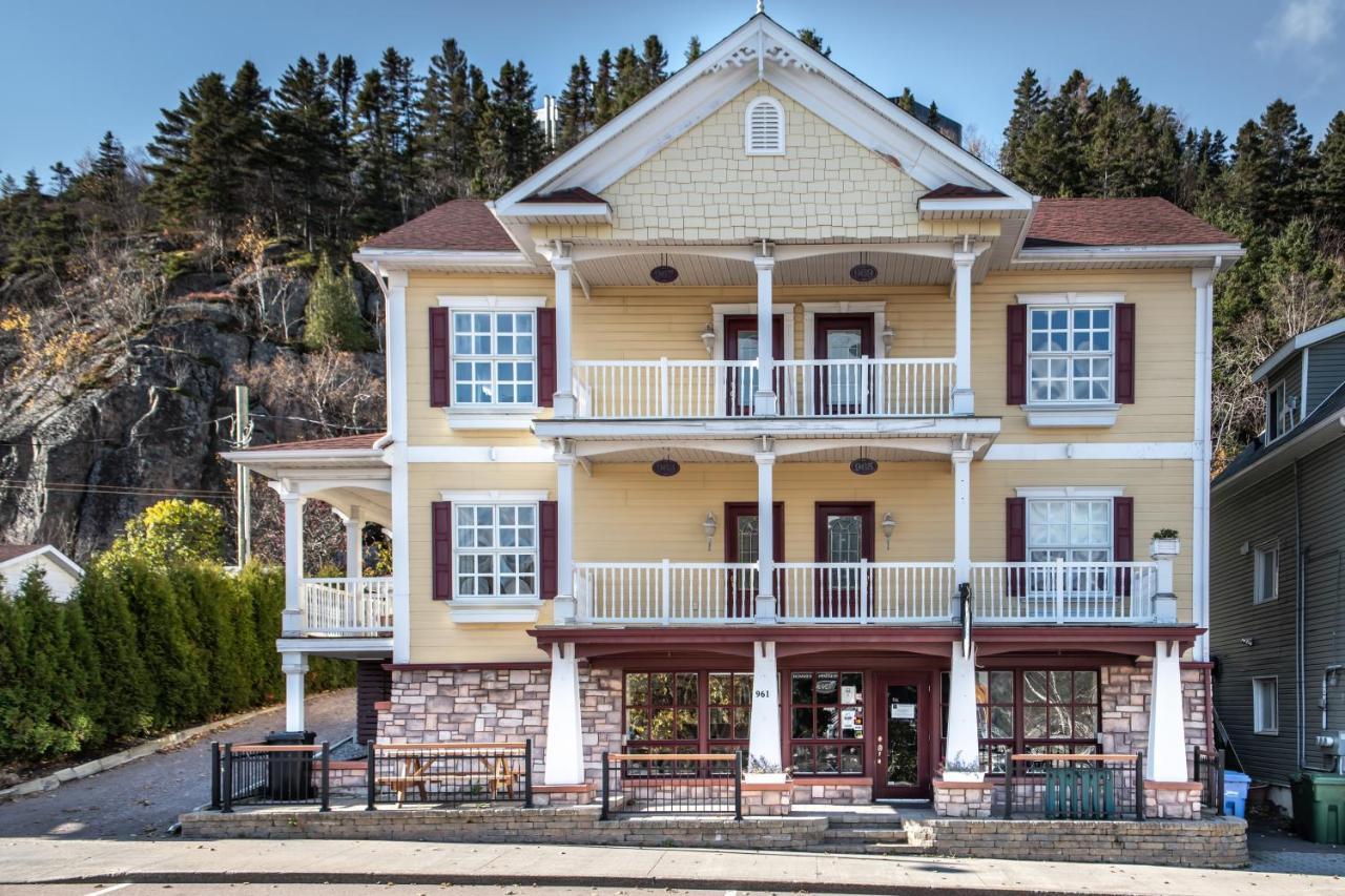 Appartements Victoria La Baie Luaran gambar